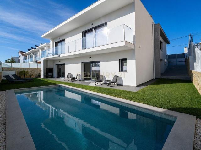 Moradia T4 de Luxo com Piscina em Belverde 181m² Amora