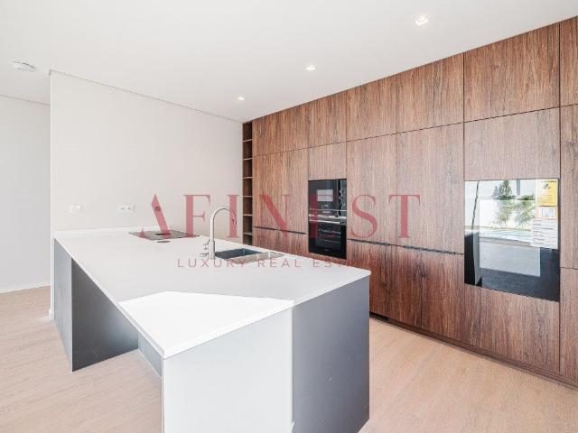 Moradia T4 de Luxo com Rooftop e Vistas Panorâmicas em Casca. 255m² Alcabideche