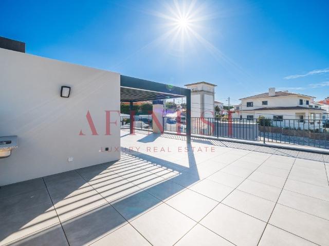 Moradia T4 de Luxo com Rooftop e Vistas Panorâmicas em Casca. 255m² Alcabideche