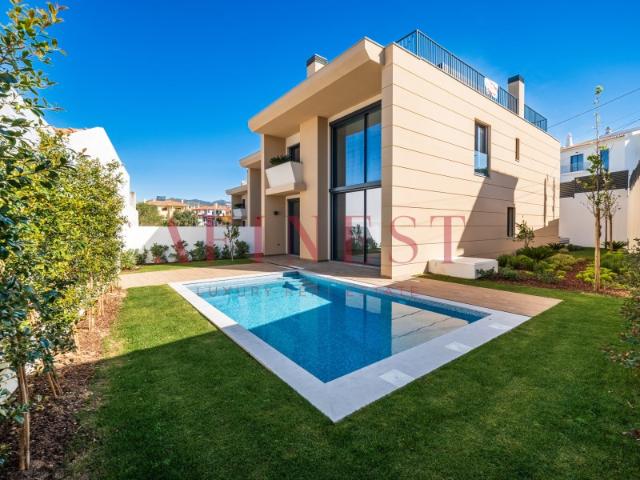 Moradia T4 de Luxo com Rooftop e Vistas Panorâmicas em Cascais