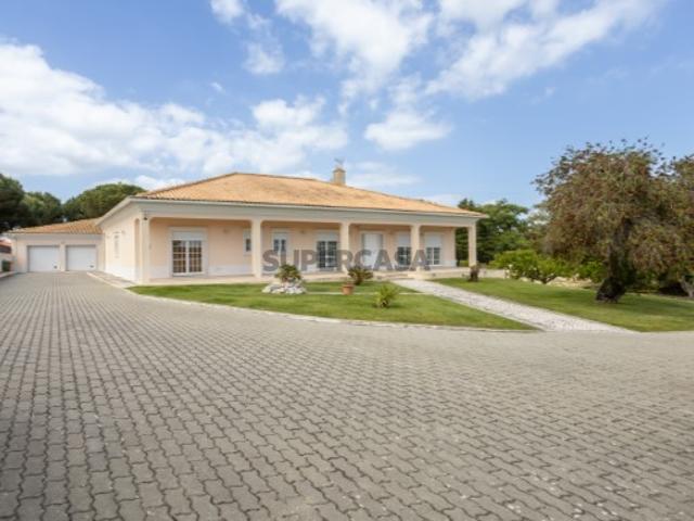 Moradia T4 de Luxo com 280 m² Inserida em Terreno de 2500 m² em Palmela