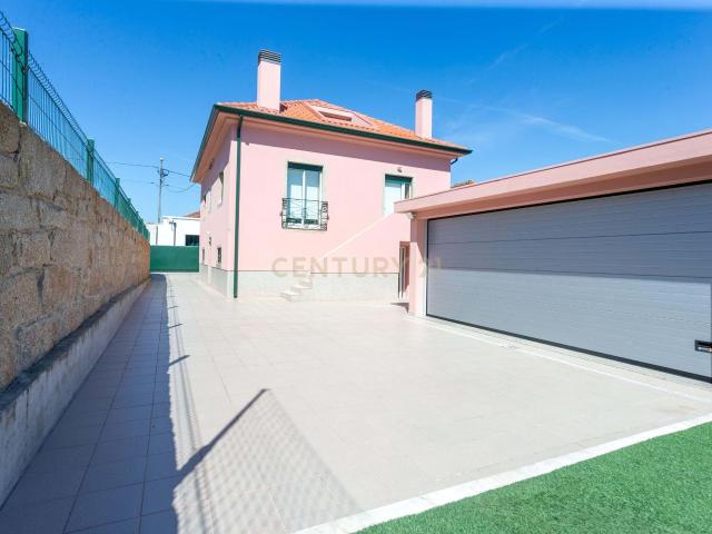 Moradia T4 de Luxo Câstelo da Maia