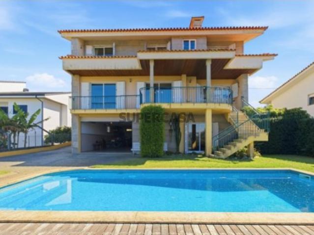 Moradia T4 de luxo à venda em Gondomar