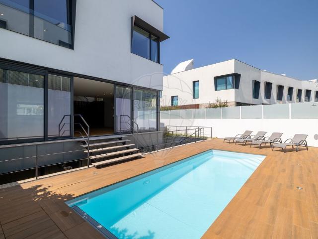 Moradia T4 de luxo à venda em Porto