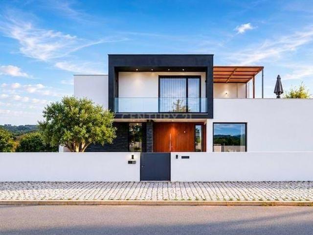 Moradia T4 de luxo em Caldas da Rainha