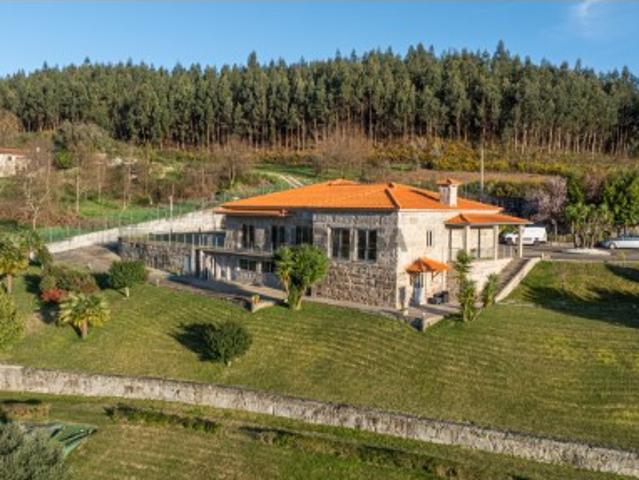 Moradia T4 de Luxo em Souto, Guimarães