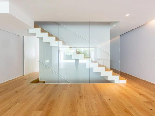 Moradia T4 de luxo nova em condomínio fechado em Nevogilde 388m² Porto