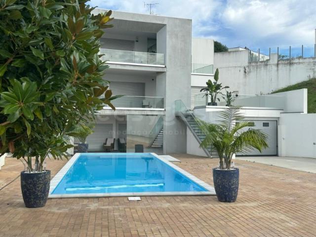 Moradia T4 de Luxo situada na Nazaré