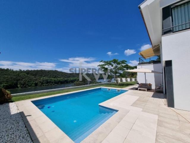 Moradia T4 de Luxo! Vistas únicas sob o Rio Douro Venda Gondomar