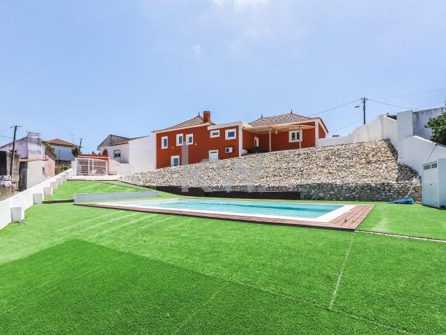 Moradia T4 de Sonho em Miragaia, Lourinhã, com piscina e zona de convívio coberta