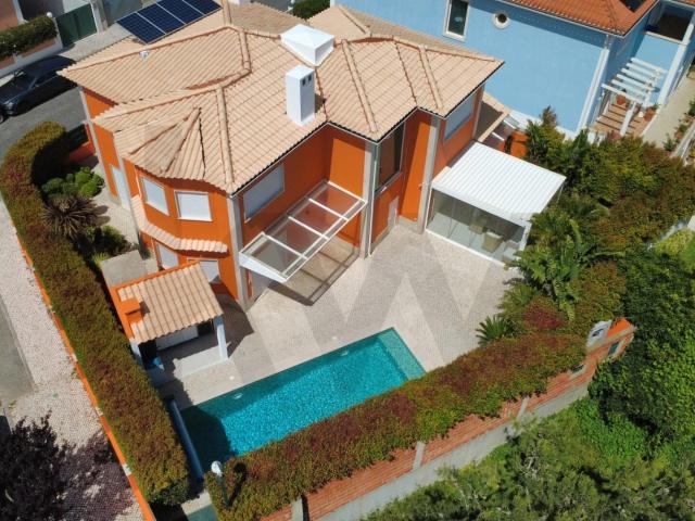 Moradia T4 Exclusiva em Cascais: O Refúgio Perfeito Próximo do Guincho