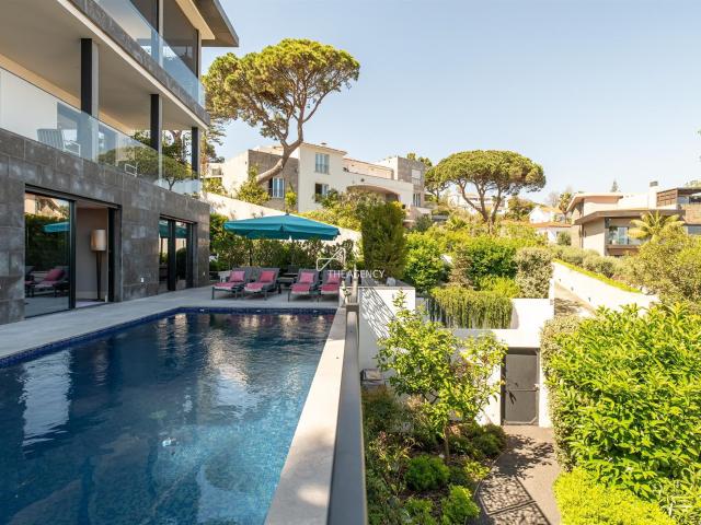 Moradia T4 exclusiva para venda no Estoril com vista mar e p. 716m² Cascais e Estoril