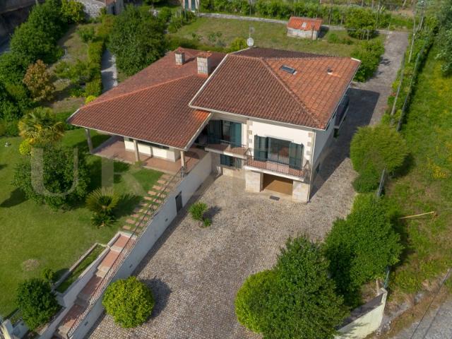 Moradia T4 e Anexo Casa em Pedra Lago, Amares
