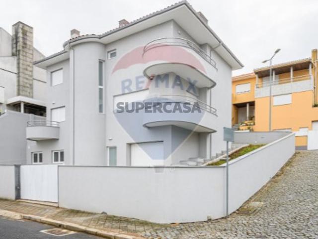 Moradia T4 em Mafamude e Vilar do Paraíso