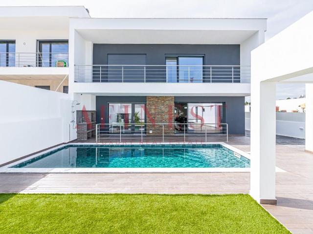 Moradia T4 Em Marisol / Valadares 170m² Corroios