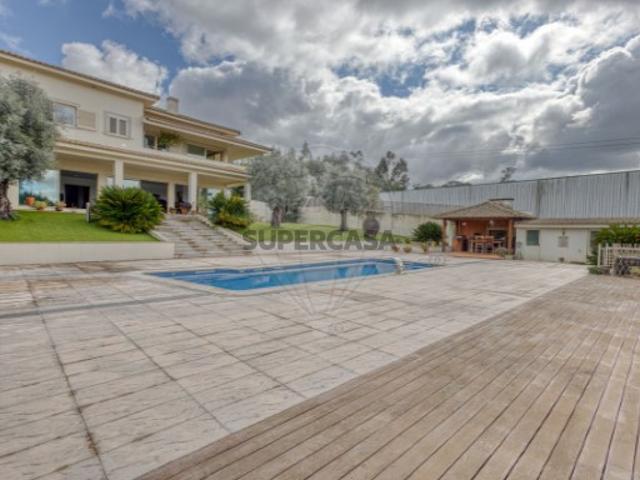 Moradia T4 em Milheirós de Poiares
