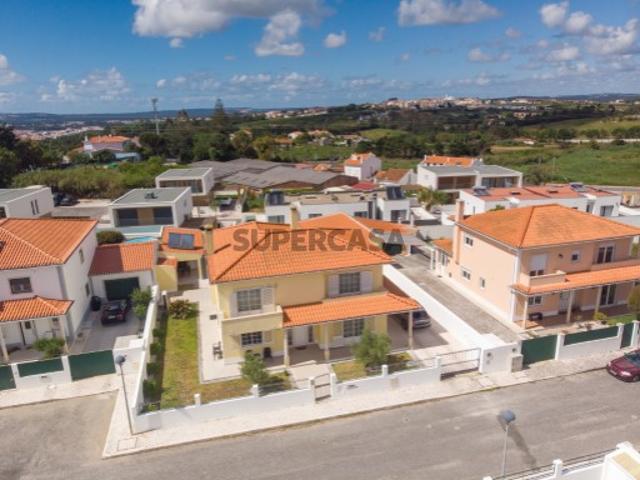 Moradia T4 em Nossa Senhora do Pópulo, Coto e São Gregório