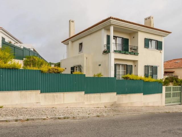 Moradia T4 em Oeiras com Jardim e Garagem | ACEITA PERMUTA