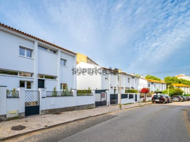 Moradia T4 em Olivais