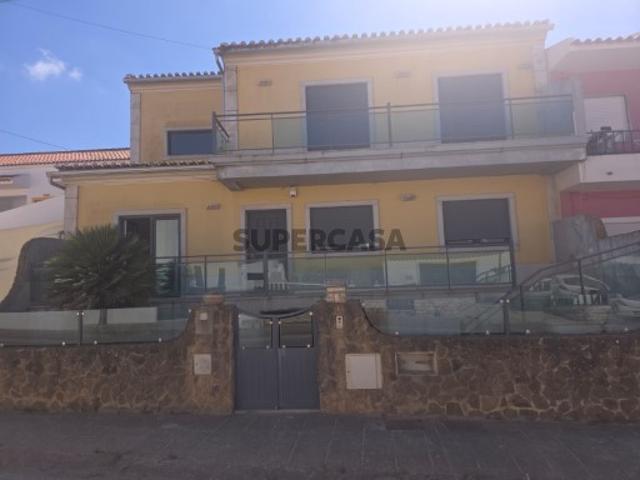 Moradia T4 em Atouguia da Baleia