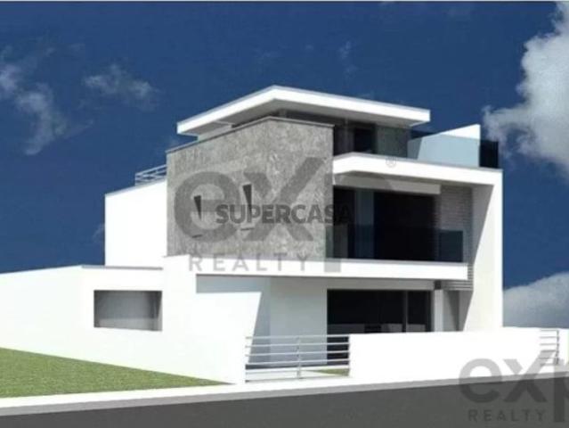 Moradia T4 em Atouguia da Baleia