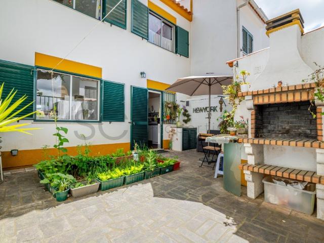 Moradia T4 em Azeitão com Jardim Privado e Barbecue 0m² Azeitão São Lourenço e São Simão