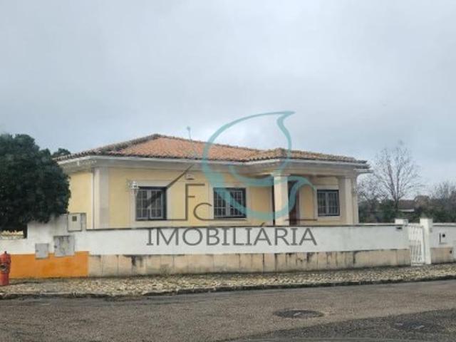 Moradia T4 em Azeitão Excelente Oportunidade