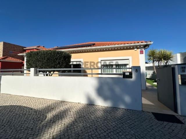 Moradia térrea T4 na Quinta das Várzeas, Azeitão