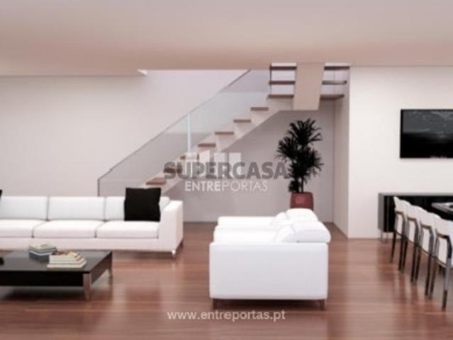 Moradia T4 em Azurara