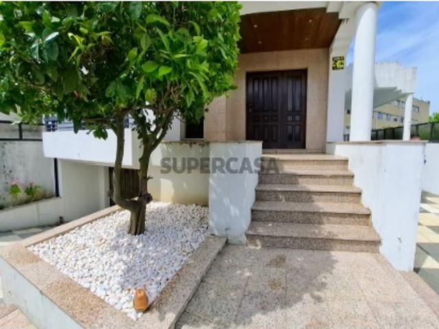 Moradia T4 em Águas Santas