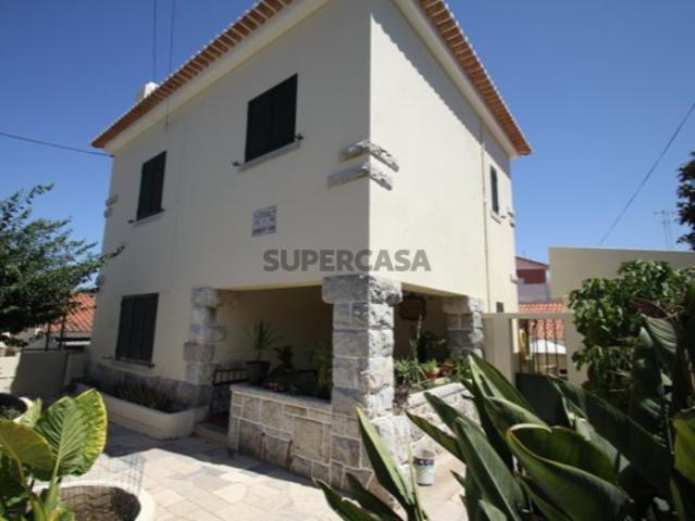 Moradia T4 + Restaurante c/ rentabilidade junto ao Estoril