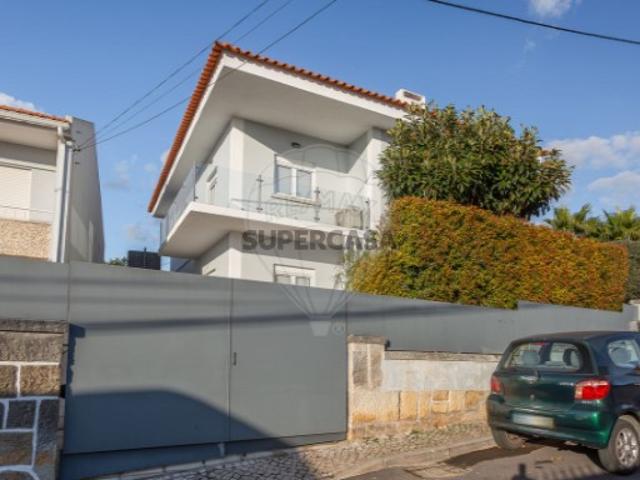 Moradia T4 em Alcabideche