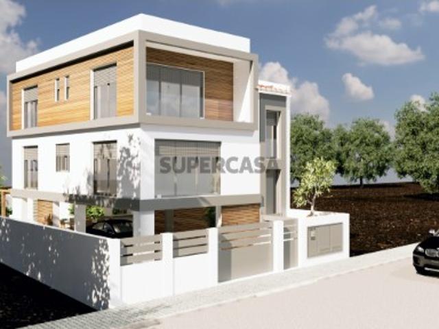 Moradia T4, com piscina