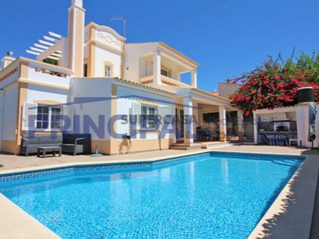 Moradia T4 em Albufeira e Olhos de Água