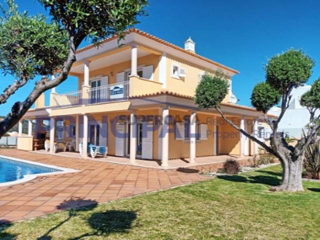 Moradia T4 em Albufeira e Olhos de Água