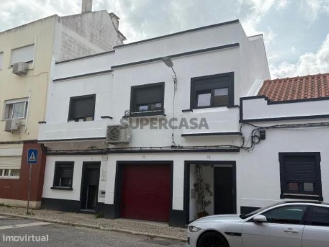 Moradia T4 em Alhos Vedros