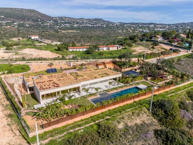 Moradia T4 em Almancil Onde Luxo e Sustentabilidade se Encon. 250m² Almancil