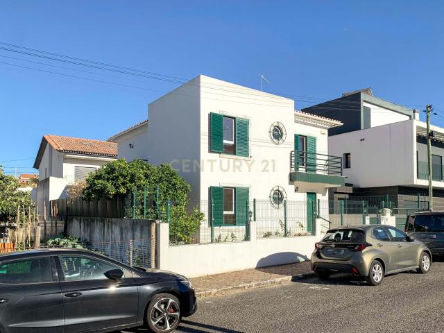Moradia T4 em Alverca, com Jardim e Garagem