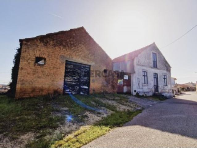 Moradia T4 em Amoreira da Gândara, Paredes do Bairro e Ancas