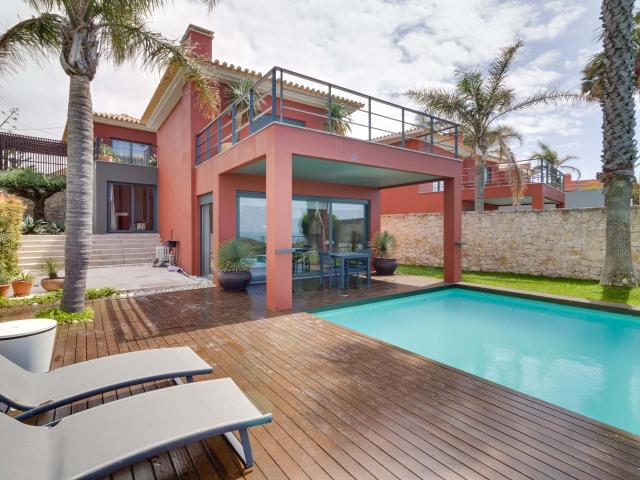 Moradia T4 em Banda na Charneca, Cascais – Conforto, Vista Mar e Serra