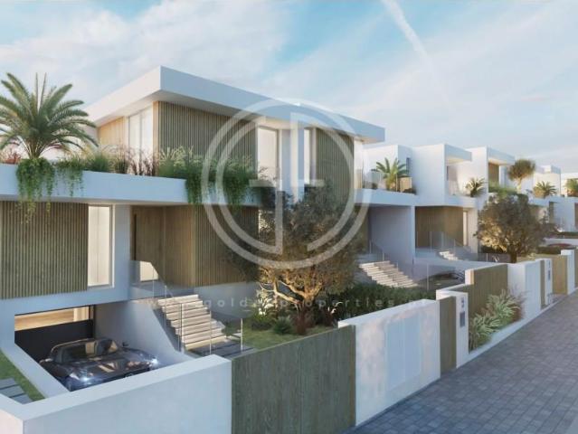 Moradia T4 geminada em Faro 213m² Montenegro