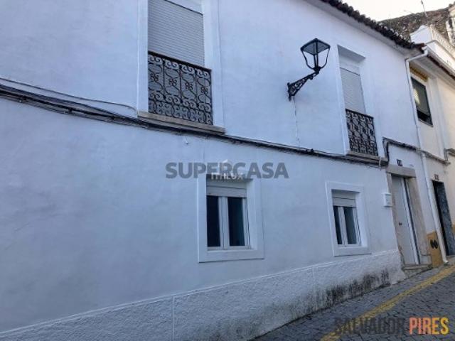 Moradia T4 em Caia, São Pedro e Alcáçova