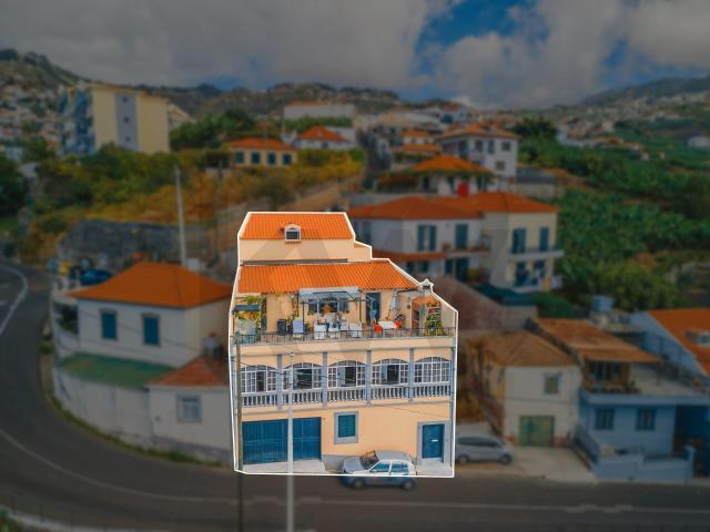 Moradia T4 em Câmara de Lobos – Vista Mar Excecional 180m² Câmara De Lobos