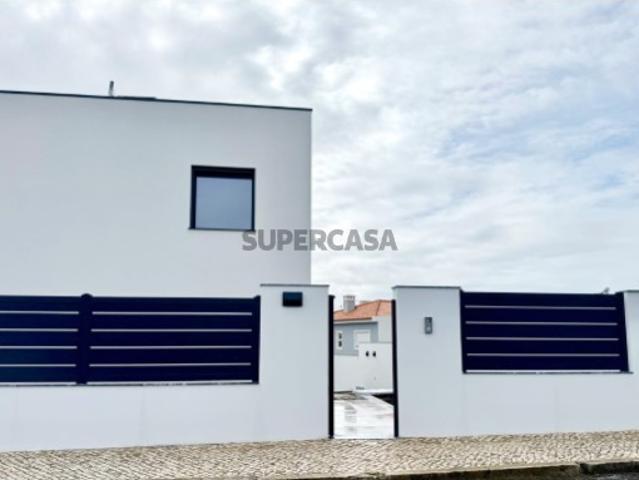 Moradia T4 em Cascais com Piscina e Vista Mar