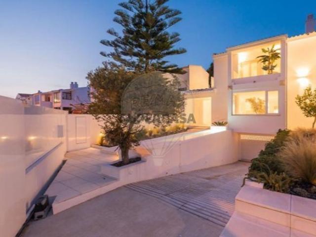 Moradia T4 em Carcavelos e Parede