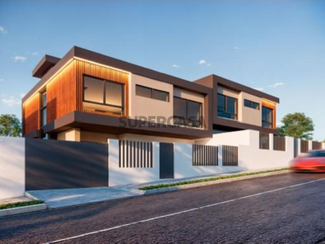 Moradia T4 em Carcavelos e Parede