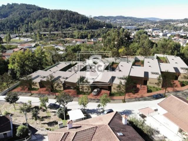 Moradia T4 em Celeirós, Aveleda e Vimieiro