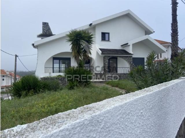 Moradia T4 em Charneca de Caparica e Sobreda