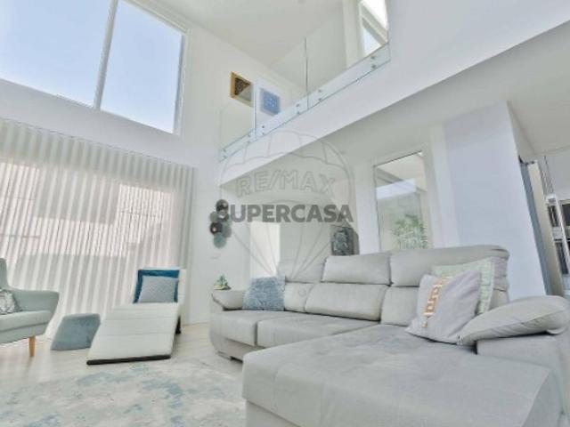 Moradia T4 em Charneca de Caparica e Sobreda
