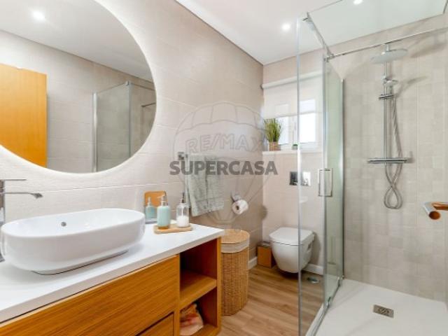 Moradia T4 em Charneca de Caparica e Sobreda